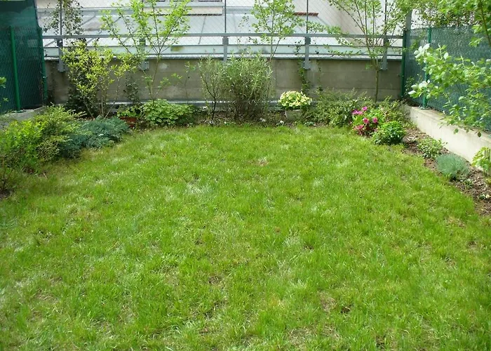 Garden Apartment With Garage In Central Prague